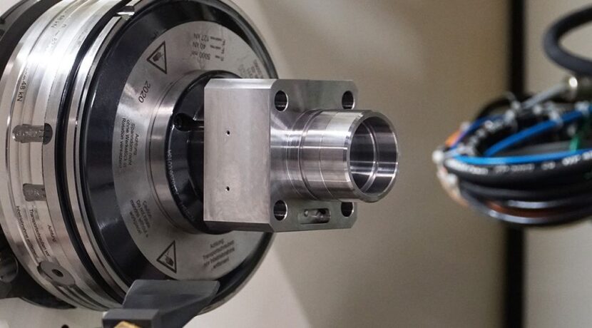 Smart Factory: fully automated flexible production with automatic clamping device changeover from Hainbuch